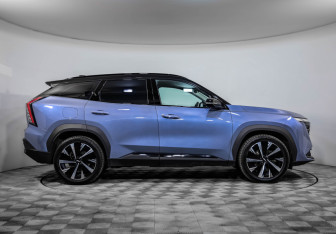 Подержанный автомобиль Geely Atlas 2023 года (4 фото)