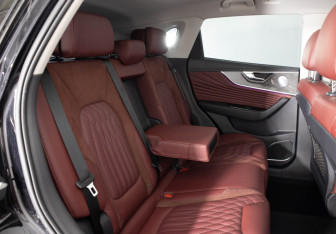 Подержанный автомобиль Hongqi HS5 2023 года (20 фото)