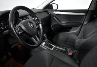 Подержанный автомобиль Skoda Octavia Liftback 2014 года (9 фото)