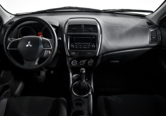 Подержанный автомобиль Mitsubishi ASX 2013 года (14 фото)