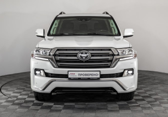 Подержанный автомобиль Toyota Land Cruiser Suv 2016 года (2 фото)