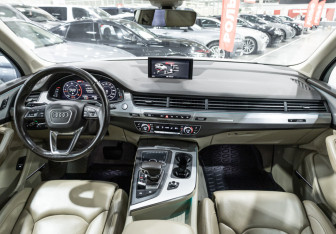 Подержанный автомобиль Audi Q7 2018 года (13 фото)