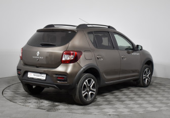 Подержанный автомобиль Renault Sandero 2019 года (5 фото)