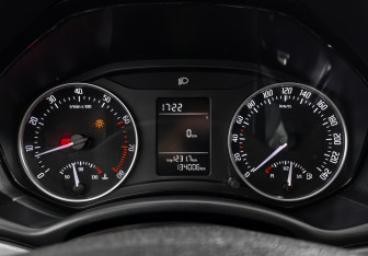 Подержанный автомобиль Skoda Octavia Liftback 2011 года (17 фото)