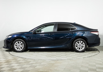 Подержанный автомобиль Toyota Camry Sedan 2019 года (8 фото)