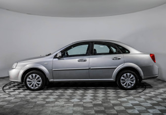 Подержанный автомобиль Chevrolet Lacetti Sedan 2012 года (8 фото)