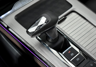 Подержанный автомобиль Exeed VX 2023 года (10 фото)