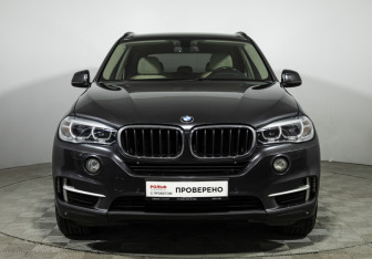 Подержанный автомобиль BMW X5 2015 года (3 фото)