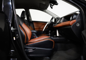 Подержанный автомобиль Toyota RAV4 2015 года (25 фото)