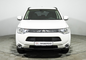 Подержанный автомобиль Mitsubishi Outlander 2012 года (2 фото)