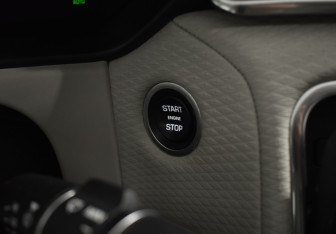 Подержанный автомобиль Land Rover Range Rover Velar 2018 года (18 фото)