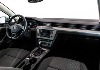 Подержанный автомобиль Volkswagen Passat Sedan 2016 года (10 фото)