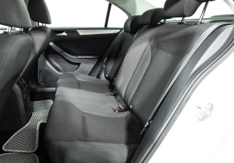 Подержанный автомобиль Volkswagen Jetta Sedan 2017 года (10 фото)