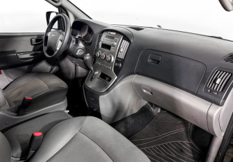 Подержанный автомобиль Hyundai Grand Starex 2011 года (14 фото)
