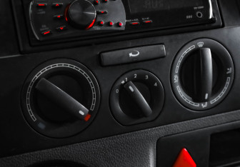 Подержанный автомобиль Volkswagen Transporter Van 2009 года (12 фото)