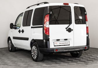 Подержанный автомобиль Fiat Doblo 2012 года (7 фото)
