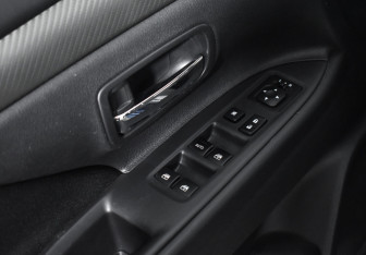 Подержанный автомобиль Mitsubishi Outlander 2017 года (10 фото)