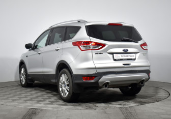Подержанный автомобиль Ford Kuga 2015 года (7 фото)