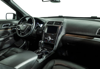 Подержанный автомобиль Ford Explorer 2019 года (9 фото)
