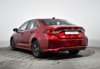 Подержанный автомобиль Toyota Corolla Sedan 2019 года (7 фото)