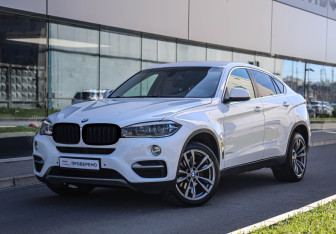 Подержанный автомобиль BMW X6 2015 года (1 фото)