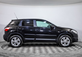 Подержанный автомобиль Nissan Qashqai 2012 года (4 фото)