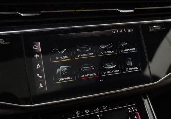 Подержанный автомобиль Audi Q8 2019 года (18 фото)