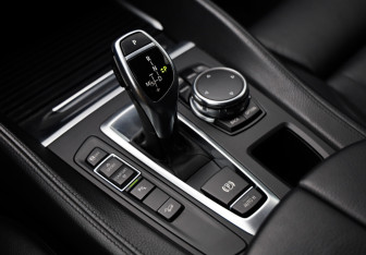 Подержанный автомобиль BMW X6 2016 года (19 фото)