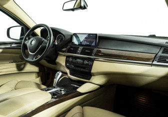 Подержанный автомобиль BMW X6 2013 года (9 фото)