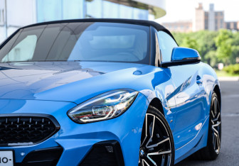 Подержанный автомобиль BMW Z4 Roadster 2020 года (2 фото)