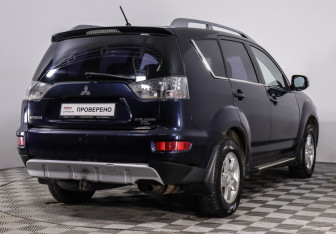 Подержанный автомобиль Mitsubishi Outlander 2009 года (5 фото)