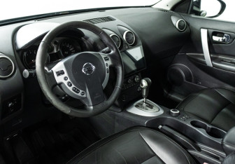 Подержанный автомобиль Nissan Qashqai 2007 года (11 фото)