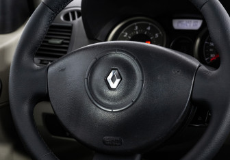 Подержанный автомобиль Renault Megane Sedan 2007 года (11 фото)