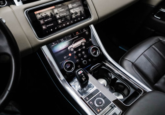 Подержанный автомобиль Land Rover Range Rover Sport 2020 года (21 фото)