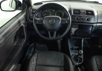 Подержанный автомобиль Skoda Fabia Hatchback 2013 года (9 фото)