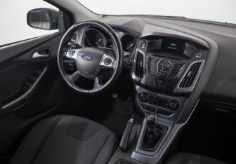 Подержанный автомобиль Ford Focus Hatchback 2013 года (9 фото)