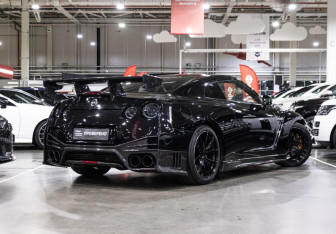 Подержанный автомобиль Nissan GT-R 2011 года (5 фото)