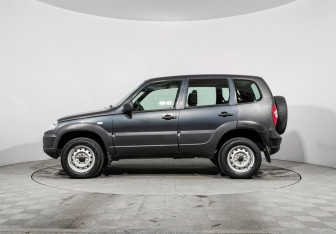 Подержанный автомобиль Chevrolet Niva 2020 года (8 фото)