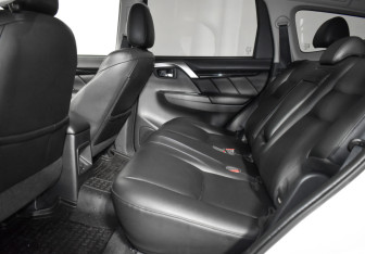 Подержанный автомобиль Mitsubishi Pajero Sport 2019 года (14 фото)