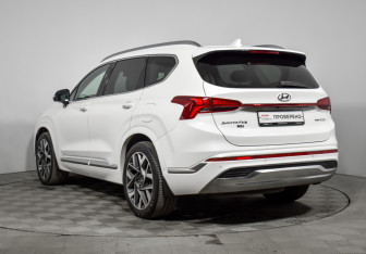 Подержанный автомобиль Hyundai Santa Fe 2022 года (7 фото)