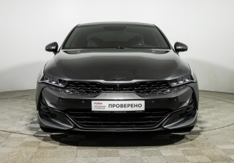 Подержанный автомобиль Kia K5 2021 года (2 фото)