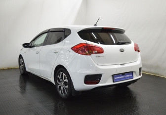 Подержанный автомобиль Kia Ceed Hatchback 2015 года (7 фото)