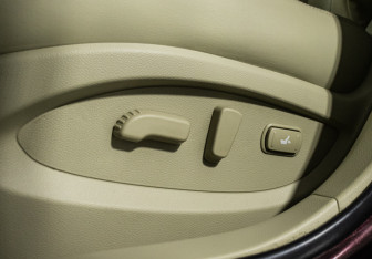 Подержанный автомобиль Infiniti QX50 2013 года (15 фото)