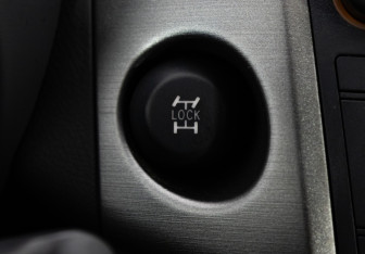 Подержанный автомобиль Toyota RAV4 2010 года (17 фото)