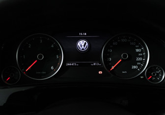 Подержанный автомобиль Volkswagen Touareg 2011 года (12 фото)