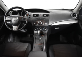 Подержанный автомобиль Mazda 3 Sedan 2011 года (11 фото)
