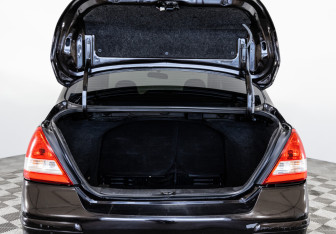Подержанный автомобиль Nissan Tiida Sedan 2010 года (15 фото)