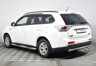 Подержанный автомобиль Mitsubishi Outlander 2014 года (7 фото)