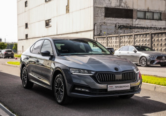 Подержанный автомобиль Skoda Octavia Liftback 2021 года (5 фото)