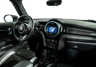 Подержанный автомобиль MINI Hatch 2019 года (9 фото)
